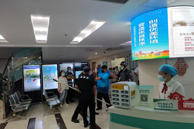 合肥保安公司優(yōu)派克開展反恐防暴演練,筑牢社區(qū)衛(wèi)生服務(wù)中心安全屏障